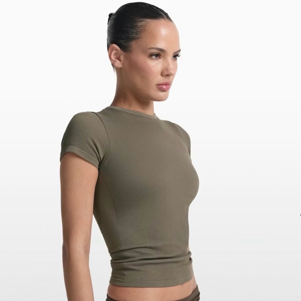 NWT NikeSkims Ribbed Seamless Baby Tee in Dusty Oakmoss Size XS